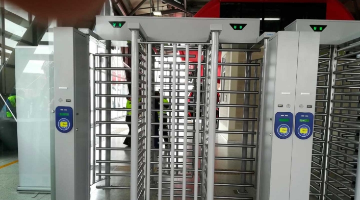 Puerta anticolados para Transmilenio Puerta anticolados para Transmilenio