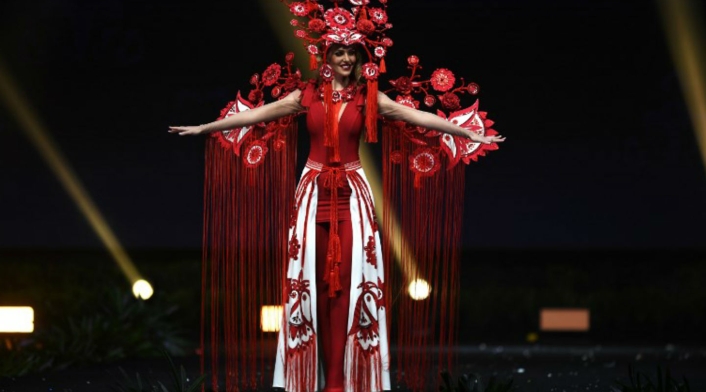Traje típico de Karina Zhosan, Miss Ucrania