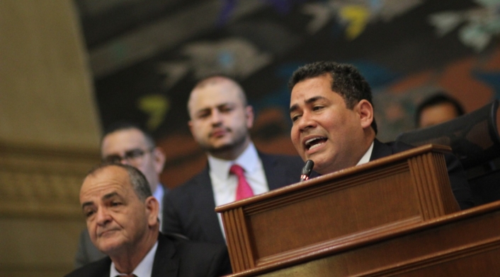 Presidente de la Cámara, Carlos Chacón, en plenaria