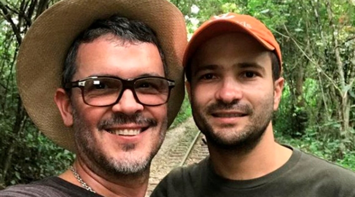Guillermo Vives y su esposo José Maya