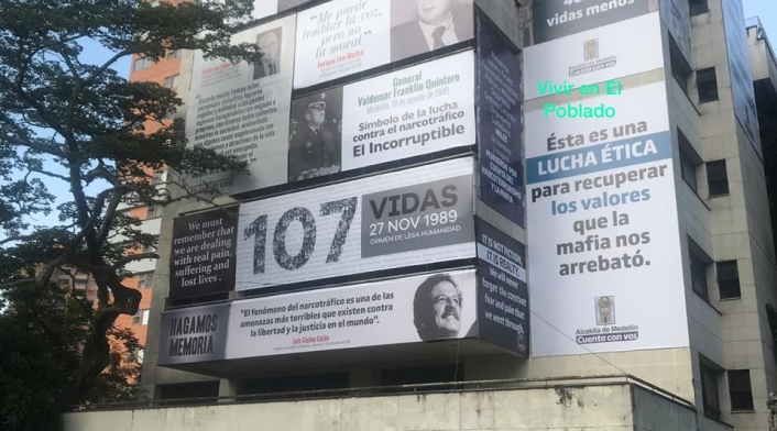 Edificio Mónaco cubierto con mensajes alusivos a las víctimas de Pablo Escobar