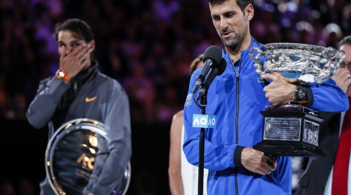 Djokovic y Nadal en la ceremonia de premiación del Abierto de Australia Djokovic y Nadal en la ceremonia de premiación del Abierto de Australia
