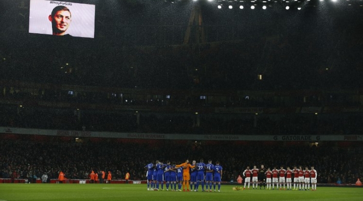 Homenaje a Emiliano Sala en el juego Arsenal vs Cardiff