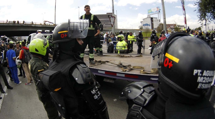 PROTESTAS PROHIBICION PARRILLERO HOMBRE ESMAD POLICIA