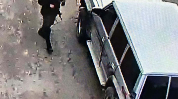 Momento del ingreso del carro bomba a la Escuela de Cadetes Momento del ingreso del carro bomba a la Escuela de Cadetes