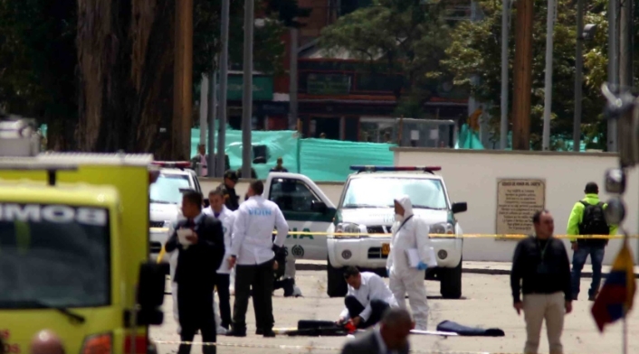 Carro Bomba en Escuela General Santanderv Carro Bomba en Escuela General Santander