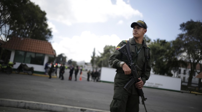 Luego del atentado aumentaron las medidas de seguridad en la Escuela General Santander.