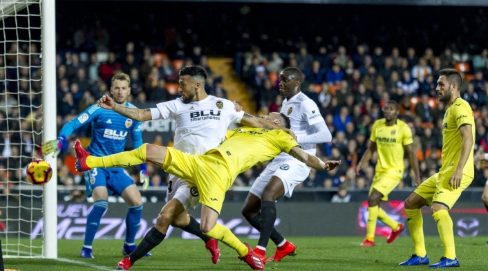 Partido entre Valencia y Sevilla por la Liga española Partido entre Valencia y Sevilla por la Liga española