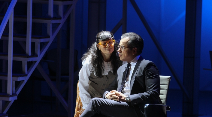 Ana María Orozco y Jorge Enrique Abello durante la obra de teatro "Betty la Fea", en el Teatro de Bellas artes de Bogotá, el 7 de abril de 2017