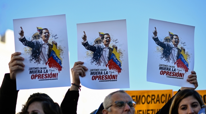 Venezolanos residentes en Madrid (España), respaldando a Juan Guaidó