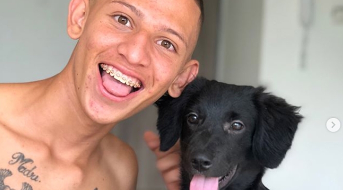 El instagramer fue víctima de un ataque por parte de unos hombre que se dirigían en una moto.