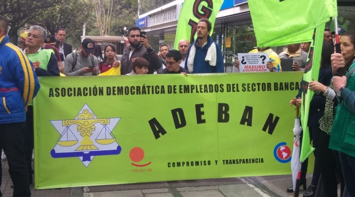 Plantón en rechazo a posesión de Maduro.