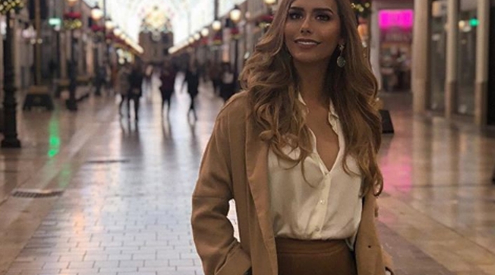 La exrepresentante de España en Miss Universo reapareció en las pasarelas luciendo prendas pequeñas.