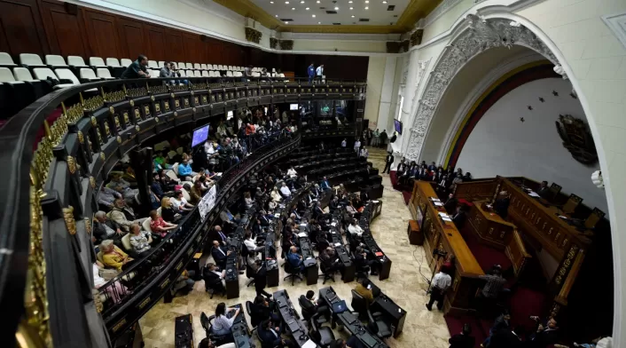 Asamblea Nacional de Venezuela Apenas la oposición asumió su control en enero de 2016, la Asamblea Nacional de Venezuela fue declarada en desacato y sus decisiones nulas por el Tribunal Supremo de Justicia (TSJ).