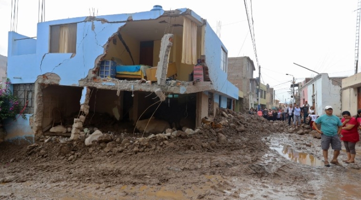 Avalancha de lodo en Perú