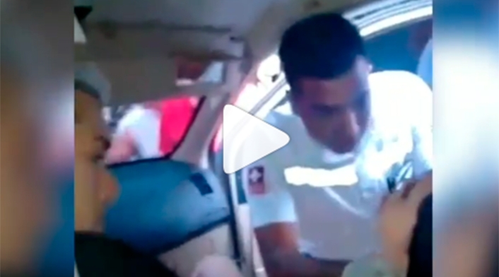 Ana del Castillo atendida por un equipo médico tras el siniestro en Valledupar
