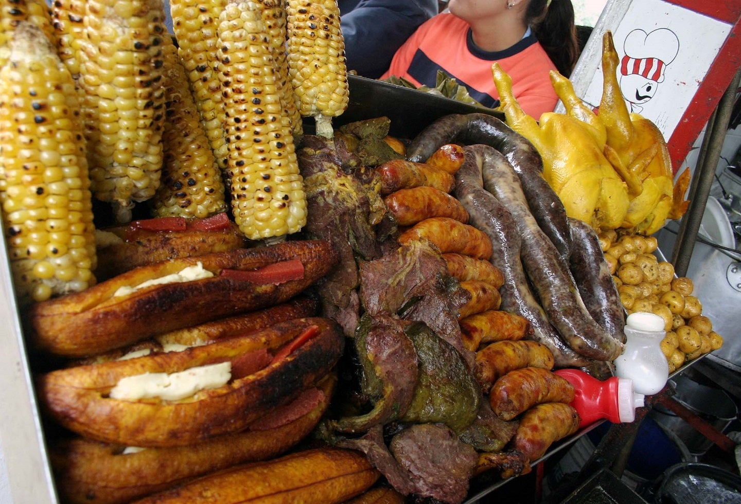 La oferta de alimentos procesados, altos en carbohidratos y grasas malas y aumento de dulce, así como una vida sedentaria pueden propiciar el desarrollo de obesidad.