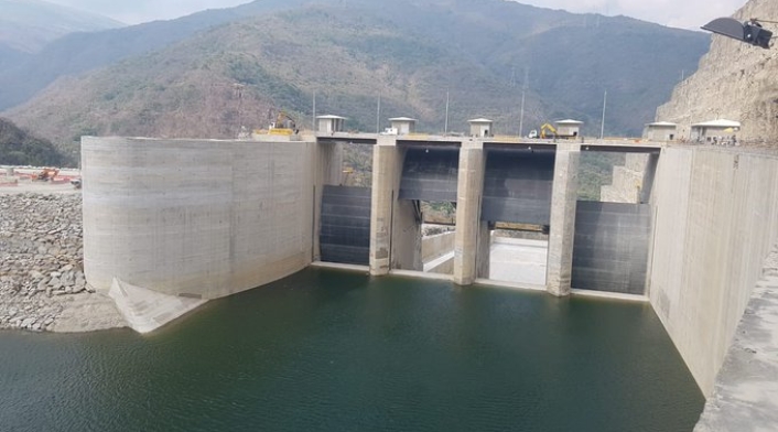 Hidroituango abre compuertas del vertedero