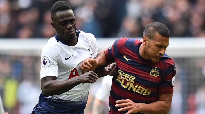 Dávinson Sánchez fue titular con el Tottenham ante Newcastle.