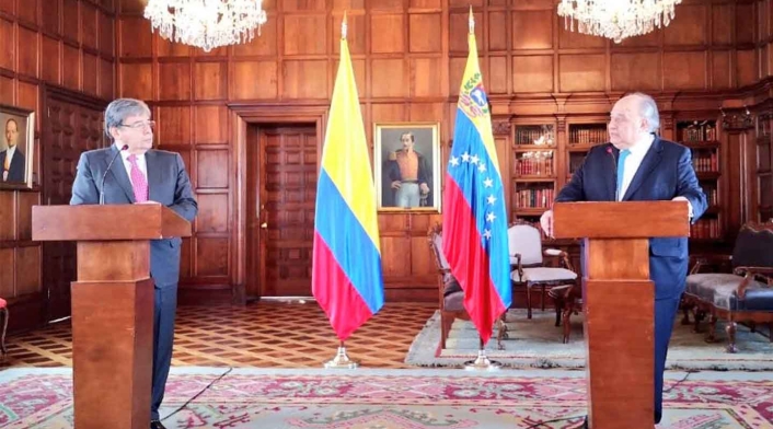 El canciller Holmes Trujillo junto al embajador Humberto Calderón El canciller Holmes Trujillo junto al embajador Humberto Calderón