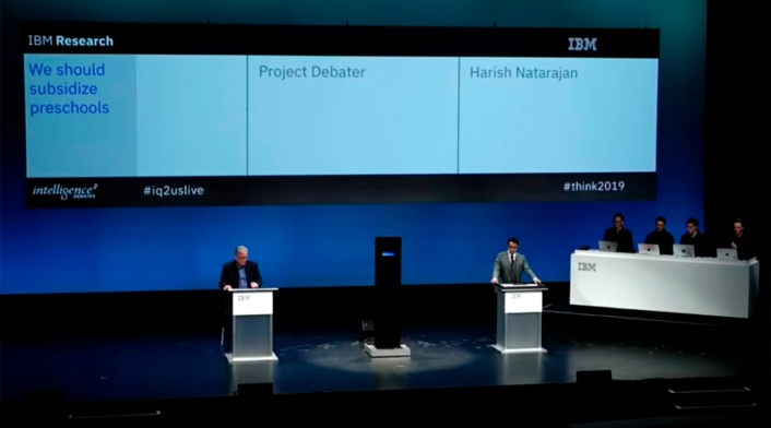 Harish Natarajan debatiendo con el Project Debater de IBM