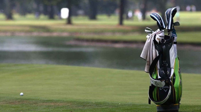Caddie de golf en el Country Club de Bogotá