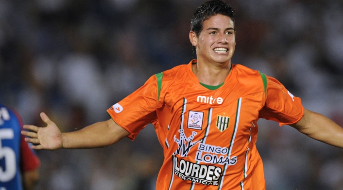 James Rodríguez celebrando con Banfield un gol en la Copa Libertadores de 2010.