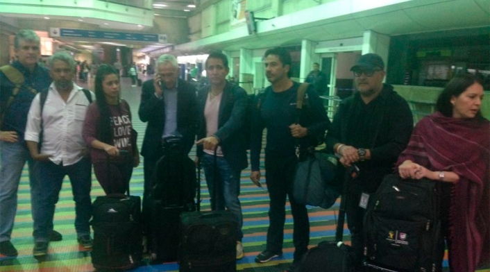 Jorge Ramos y el equipo de Univision saliendo de Venezuela a Miami tras ser deportados por el régimen de Nicolás Maduro Jorge Ramos y el equipo de Univision saliendo de Venezuela a Miami tras ser deportados por el régimen de Nicolás Maduro