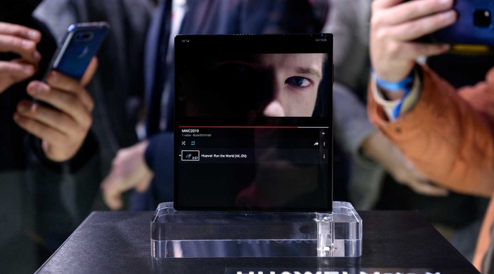 Huawei reveló su Mate X, competencia del nuevo Samsung Fold.