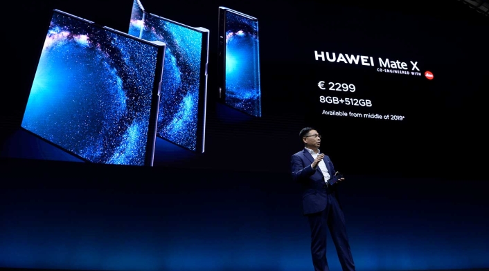 Huawei presenta su Mate X, smartphone con pantalla plegable