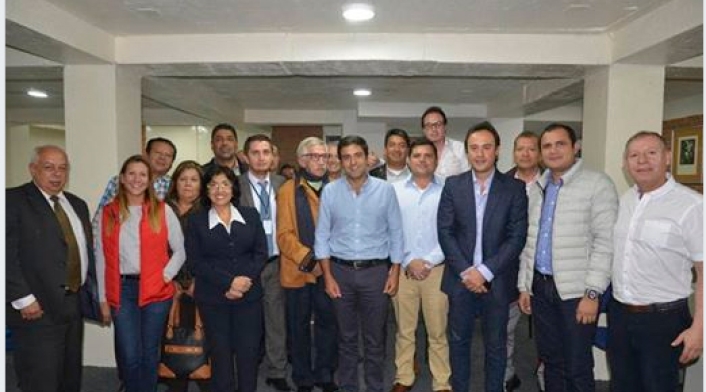 Nicolás Gaviria en medio de su campaña al Concejo de Bogotá
