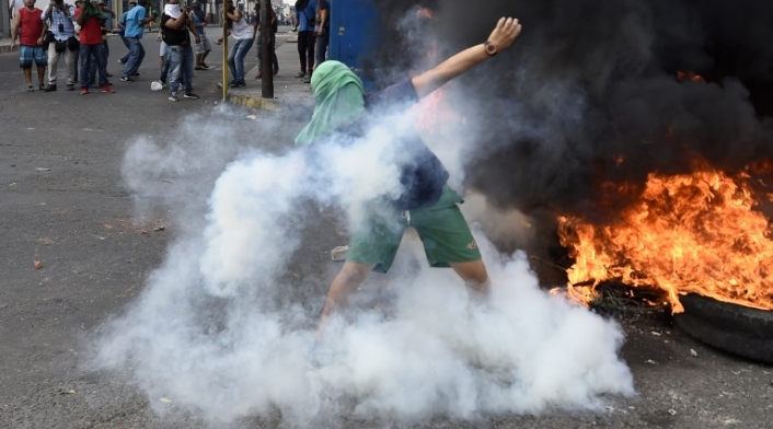 Manifestantes se enfrentan a la Guardia Nacional en Ureña