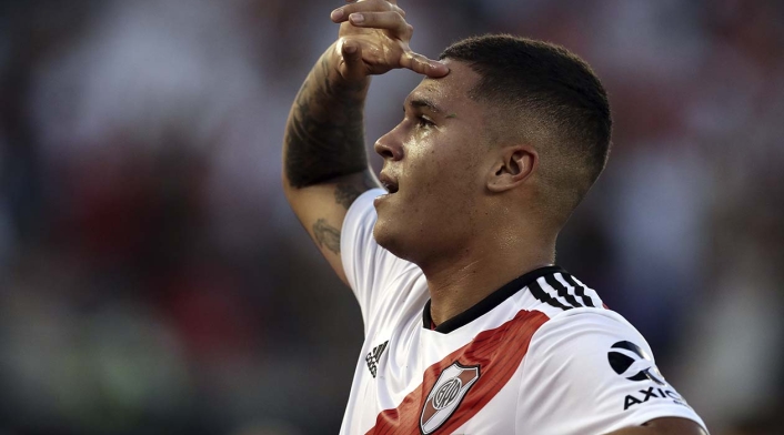 Juan Fernando Quintero celebrando un gol con River