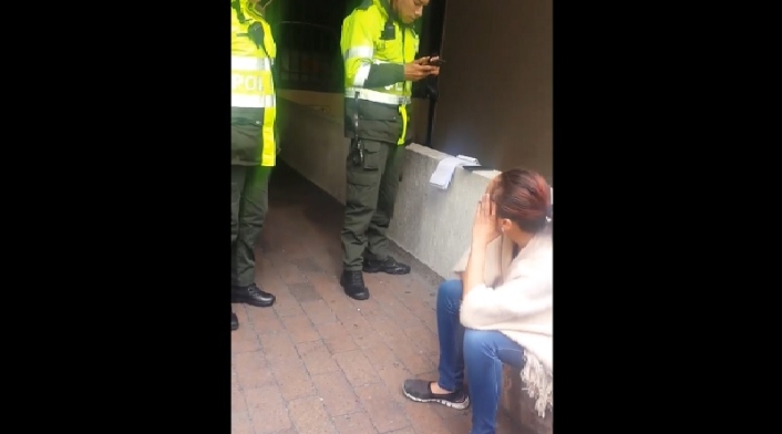 Le impusieron una multa por preguntar por el costo de una empanada en la calle