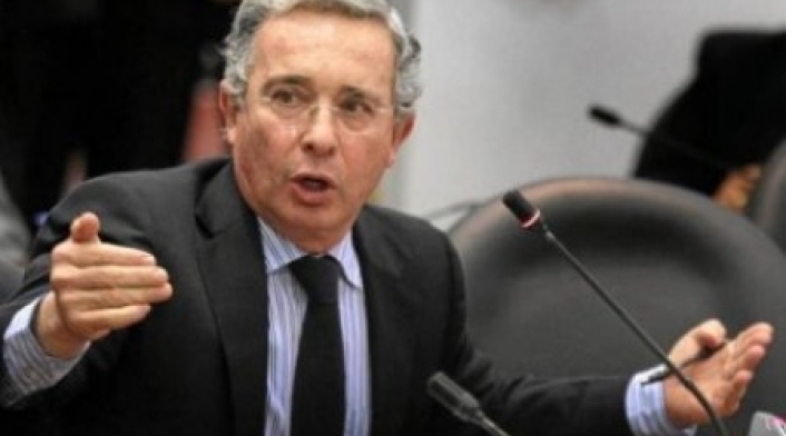 Álvaro Uribe Velez senador de la República
