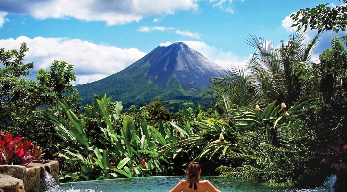 Una mujer disfrutando de sus vacaciones