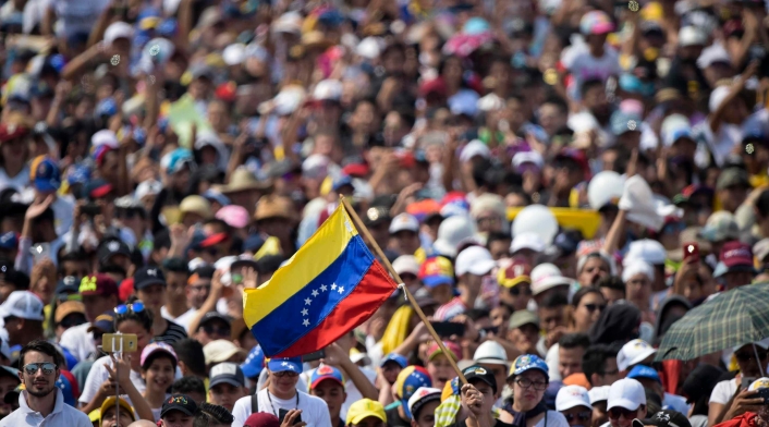 Centenares de venezolanos. Masiva asistencia de colombianos y venezolanos a concierto Venezuela Aid Live