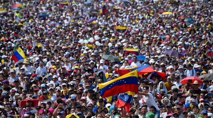 Masiva asistencia al concierto Venezuela Aid Live