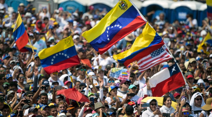 Venezolanos en el puente Tienditas, del lado colombiano
