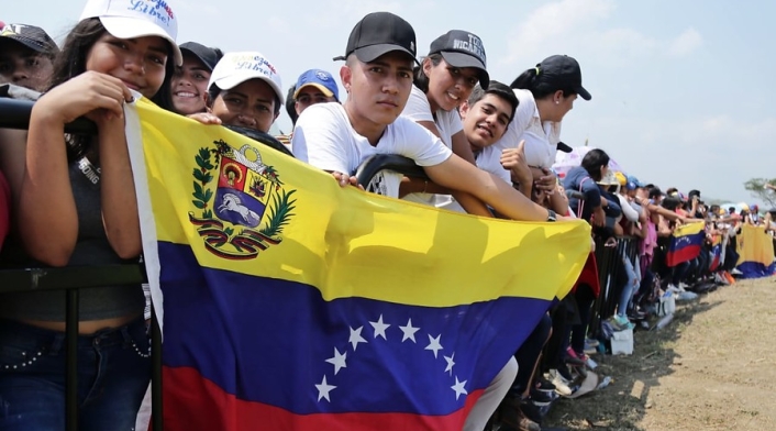 Venezolanos disfrutando del concierto Venezuela Aid Live