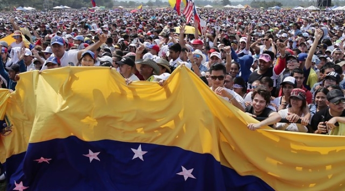 Colombianos y venezolanos disfrutando del concierto Venezuela Aid Live
