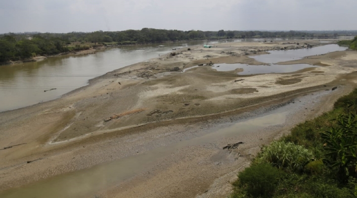 Cause del río Cauca tras el cierre de la segunda compuerta de Hidroituango Cause del río Cauca tras el cierre de la segunda compuerta de Hidroituango