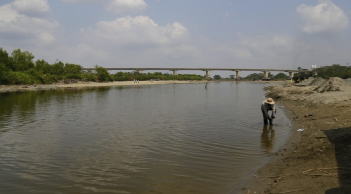Cauce del río Cauca tras el cierre de la segunda compuerta de Hidroituango. Cause del río Cauca tras el cierre de la segunda compuerta de Hidroituango