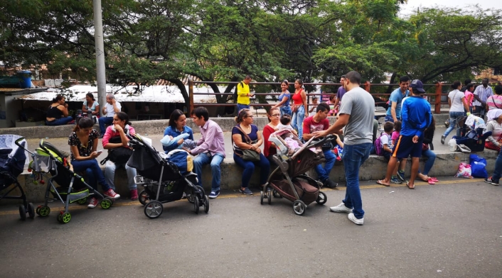 Habitantes de Cúcuta se reúnen en la zona donde será Concierto Venezuela Aid Live Habitantes de Cúcuta se reúnen en la zona donde será Concierto Venezuela Aid Live
