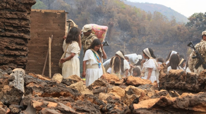 Indígenas Arhuacos afectados por el fuego.