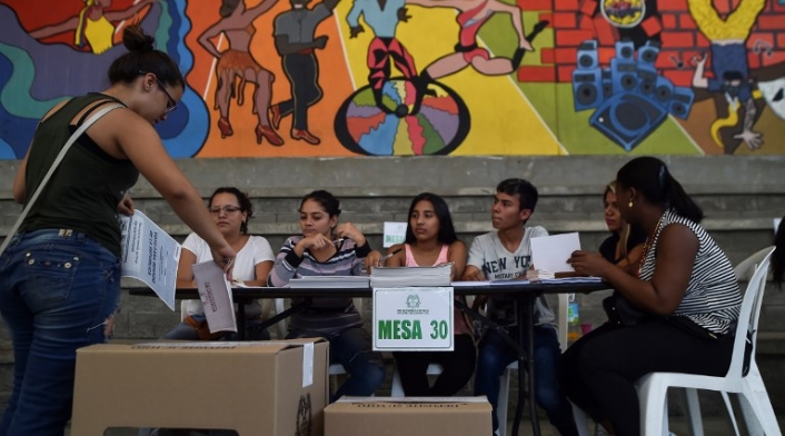 Este domingo, Colombia volverá a unas elecciones para escoger las autoridades locales y regionales.