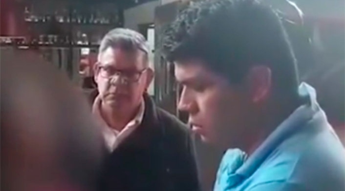 Momento en que son capturados Yamit Prieto A. y Luis Orlando Villamizar tras recibir pago de 460 mil dólares para presuntamente incidir en trámite de extradición de Seuxis Hernández