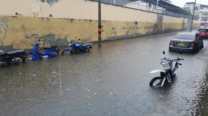 Socorristas mantienen monitoreo de afluentes