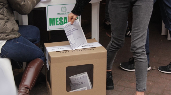 La intención de las circunscripciones especiales de dar más participación a las etnias acabó convirtiendo a los movimientos políticos en empresas de avales.