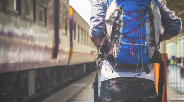 Un joven 'mochilero' de viaje